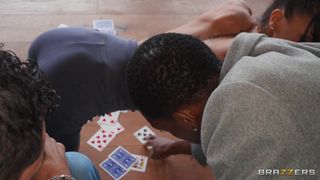 Gangbang Ryana Reida z dużymi czarnymi kutasami boyzz