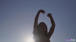 Honey Gold zostaje wydymany przez Setha Gamble'a na pustyni!