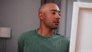 Oliver Davis robi się twardy podczas malowania Millie Morgan