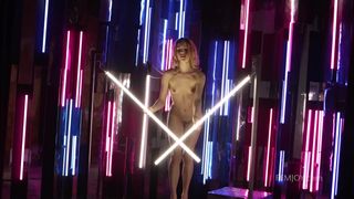 Alecia Fox pokazuje swoje niesamowite, drobne, gorące ciało