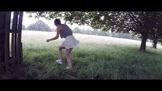 Ta piękna kokietka uosabia naturalne piękno w czystej postaci!