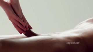 Najbardziej zmysłowe masaże tej dziewczyny, aby stwardniał ten długi penis