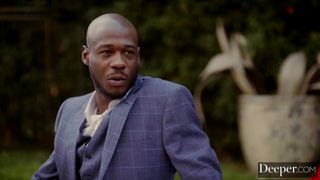 Anton Harden dostaje swojego wielkiego czarnego kutasa ssanego przez Savannah Bond
